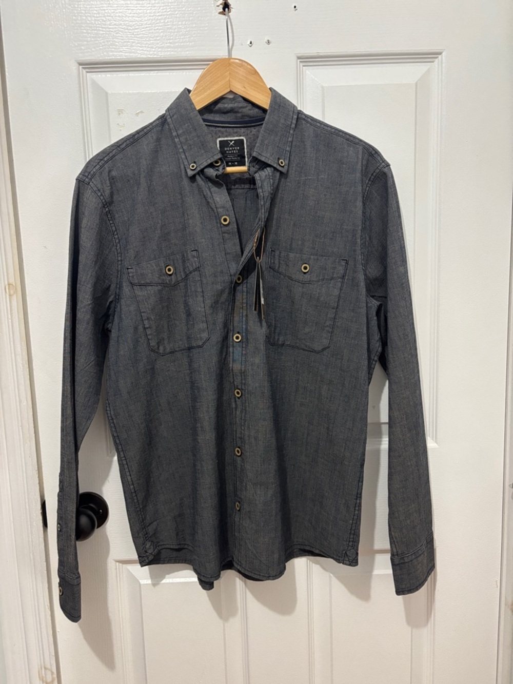 Denver Hayes Gray Long-Sleeve Button-Down Shirt with Dual Chest Pockets